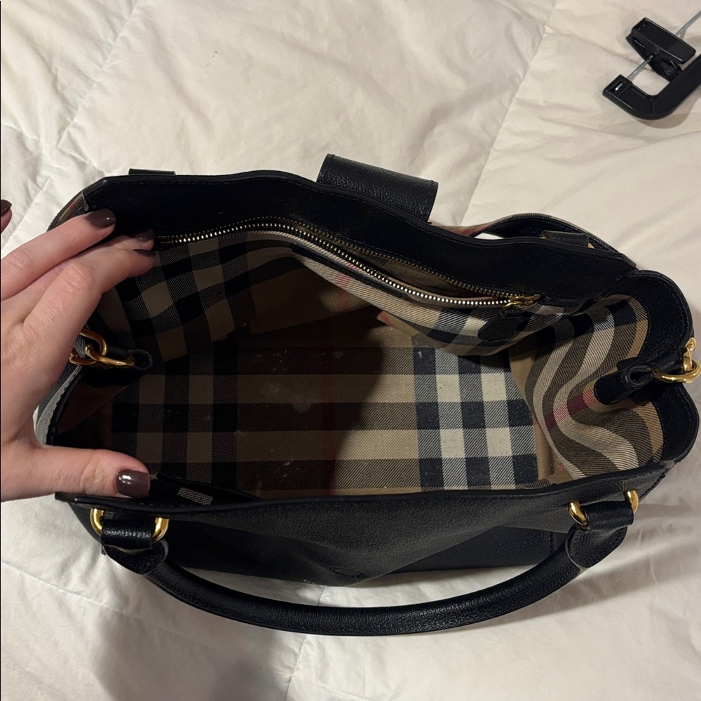Burberry Black Leather Shoulder Bag with Gold Buckle - Picture 5 of 6